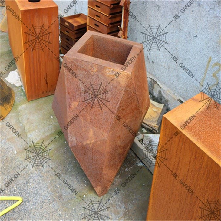 বিক্রয়ের জন্য বৃহৎ আউটডোর প্লান্টার