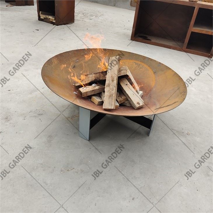 আধুনিক মরিচা আয়তক্ষেত্রাকার ফায়ারপিট