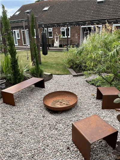 ইস্পাত বেঞ্চ